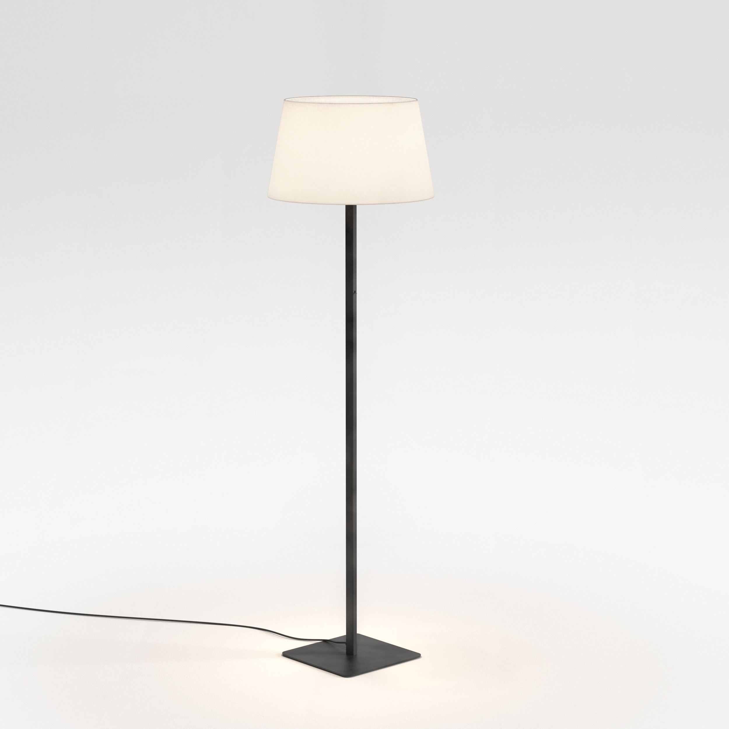 Astro Beaumont Floor VL QB mat zwart