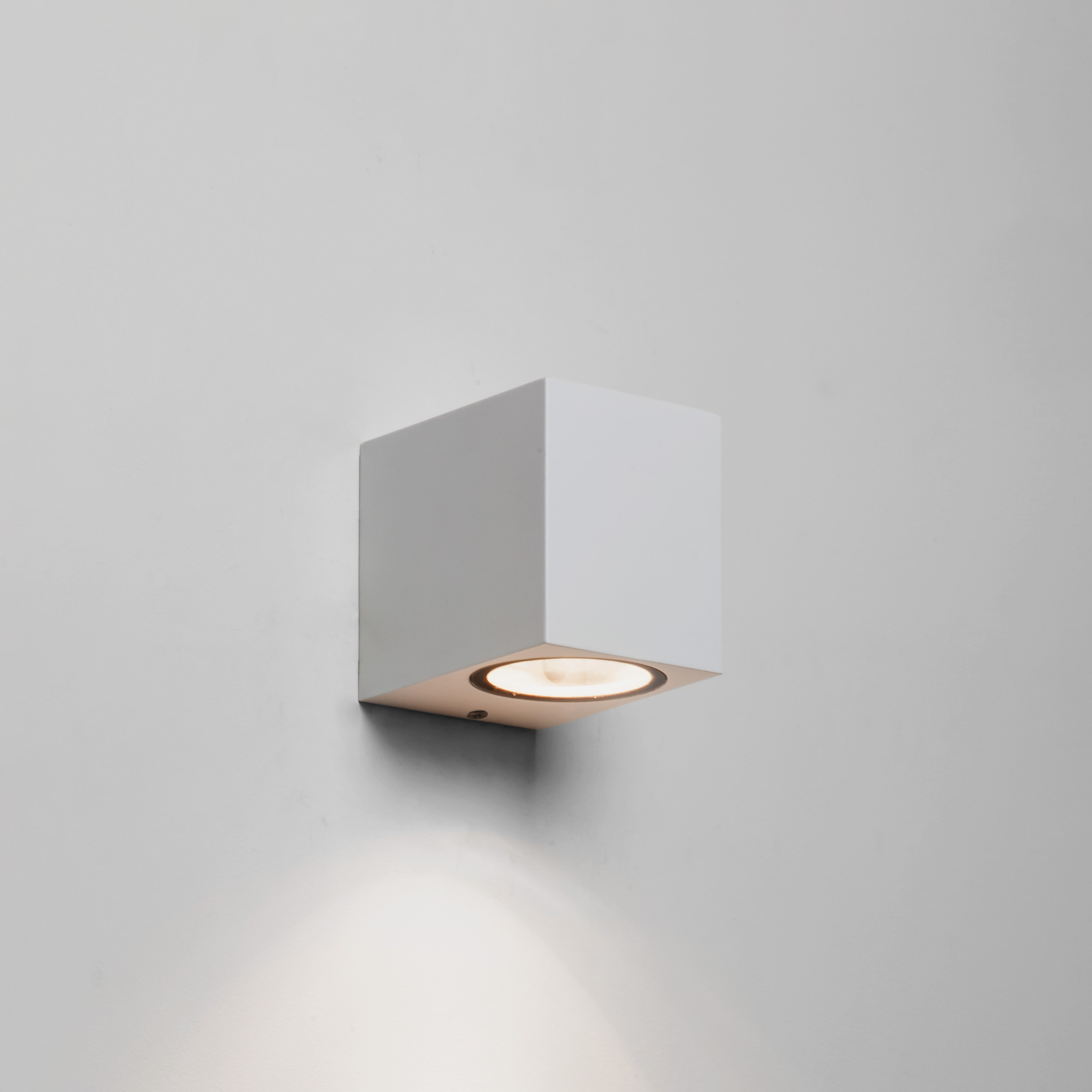 Astro Chios 80 buiten wandlamp structuur wit